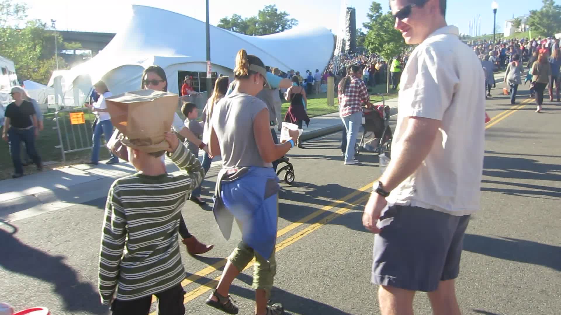 Folk Festival Sunday